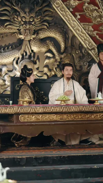 พันธนาการหัวใจใต้บัลลังก์ 