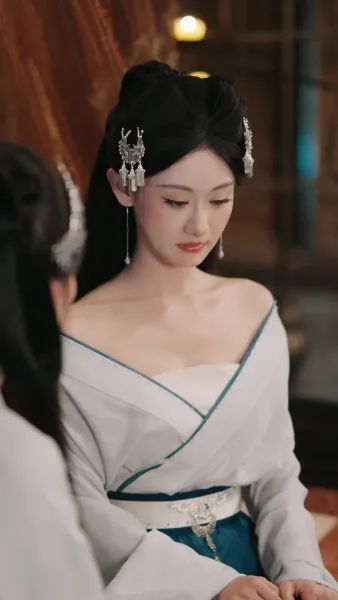 พันธนาการหัวใจใต้บัลลังก์ 