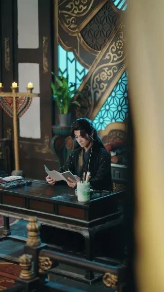 พันธนาการหัวใจใต้บัลลังก์ 