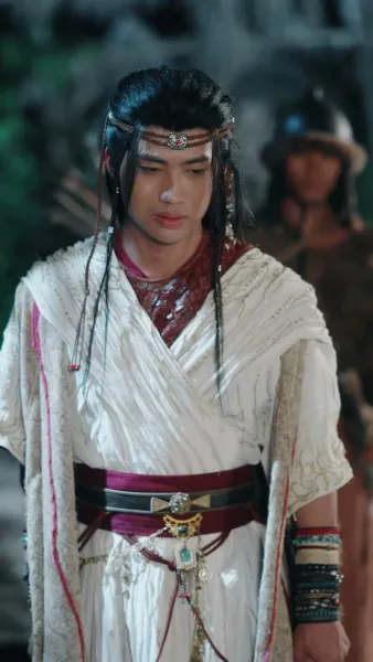 พันธนาการหัวใจใต้บัลลังก์ 