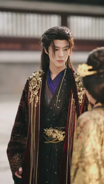 พันธนาการหัวใจใต้บัลลังก์ 