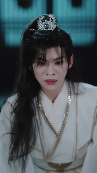 พันธนาการหัวใจใต้บัลลังก์ 