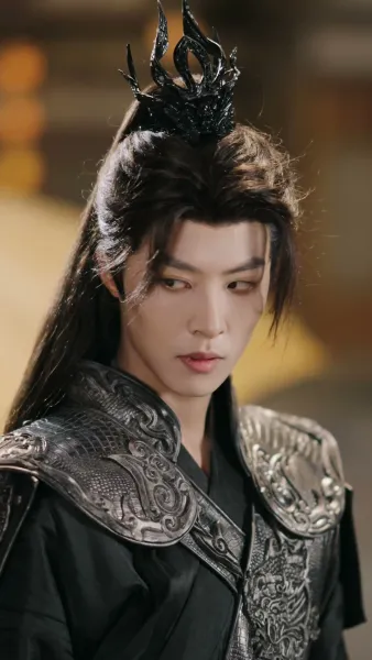 พันธนาการหัวใจใต้บัลลังก์ 