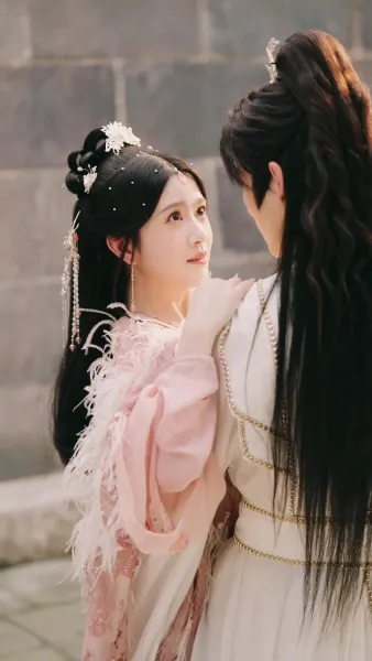 พันธนาการหัวใจใต้บัลลังก์ 