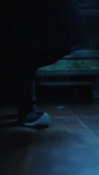 พันธนาการหัวใจใต้บัลลังก์ 