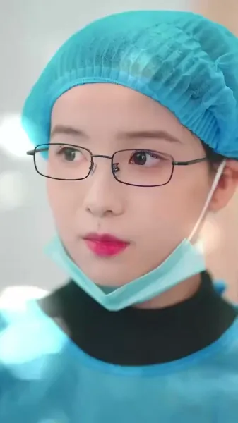 เจ้าของบ้านโชคดีกับผู้เช่าสาวสวยสี่คน