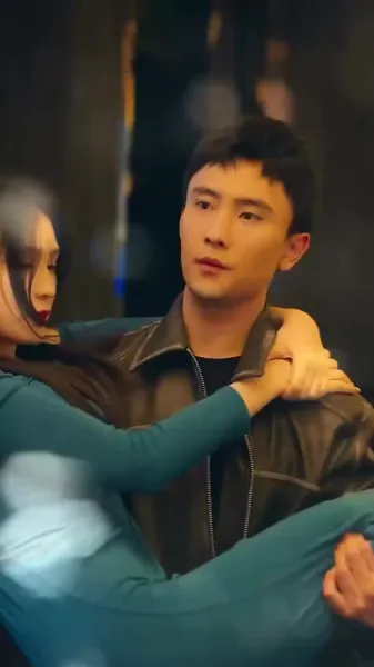 เจ้าของบ้านโชคดีกับผู้เช่าสาวสวยสี่คน