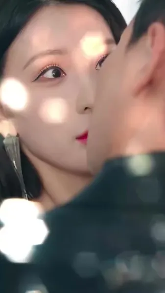 เจ้าของบ้านโชคดีกับผู้เช่าสาวสวยสี่คน