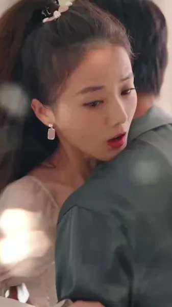 เจ้าของบ้านโชคดีกับผู้เช่าสาวสวยสี่คน