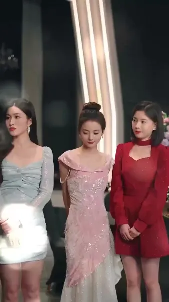 เจ้าของบ้านโชคดีกับผู้เช่าสาวสวยสี่คน