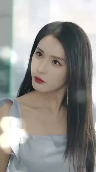 เจ้าของบ้านโชคดีกับผู้เช่าสาวสวยสี่คน