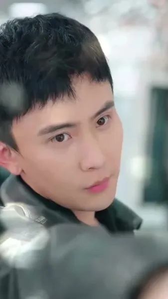 เจ้าของบ้านโชคดีกับผู้เช่าสาวสวยสี่คน