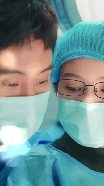 เจ้าของบ้านโชคดีกับผู้เช่าสาวสวยสี่คน