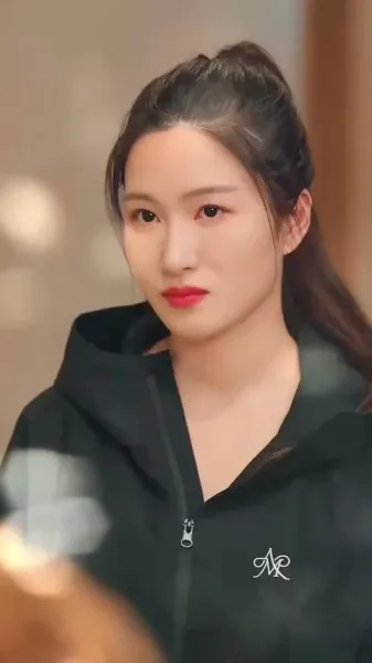 เจ้าของบ้านโชคดีกับผู้เช่าสาวสวยสี่คน