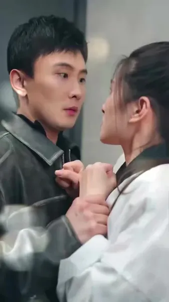 เจ้าของบ้านโชคดีกับผู้เช่าสาวสวยสี่คน