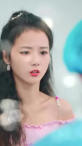 เจ้าของบ้านโชคดีกับผู้เช่าสาวสวยสี่คน