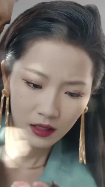 เจ้าของบ้านโชคดีกับผู้เช่าสาวสวยสี่คน