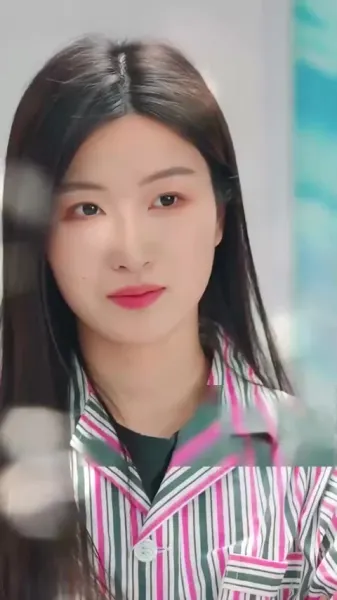 เจ้าของบ้านโชคดีกับผู้เช่าสาวสวยสี่คน