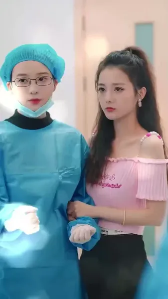 เจ้าของบ้านโชคดีกับผู้เช่าสาวสวยสี่คน