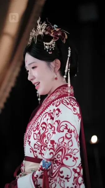 ผู้บงการหลังบัลลังก์