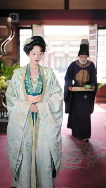 ผู้บงการหลังบัลลังก์