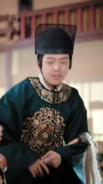 ผู้บงการหลังบัลลังก์