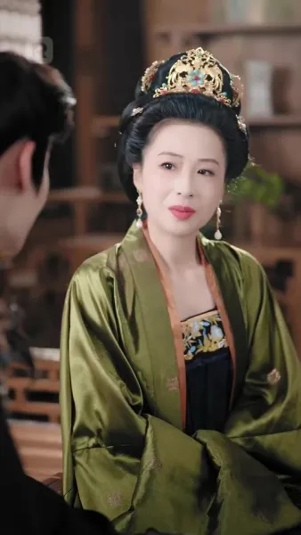 ผู้บงการหลังบัลลังก์