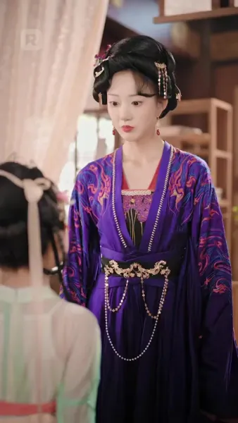 ผู้บงการหลังบัลลังก์