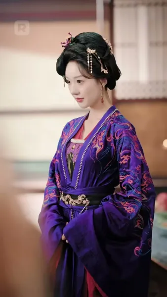 ผู้บงการหลังบัลลังก์