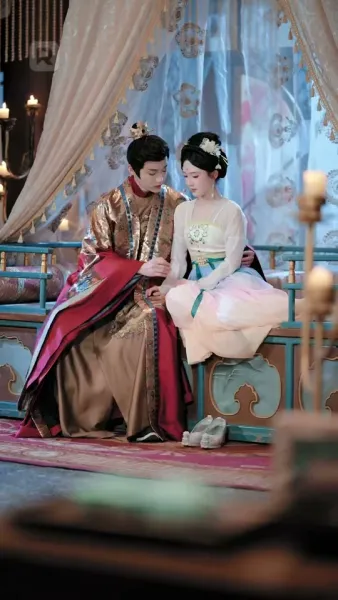 ผู้บงการหลังบัลลังก์