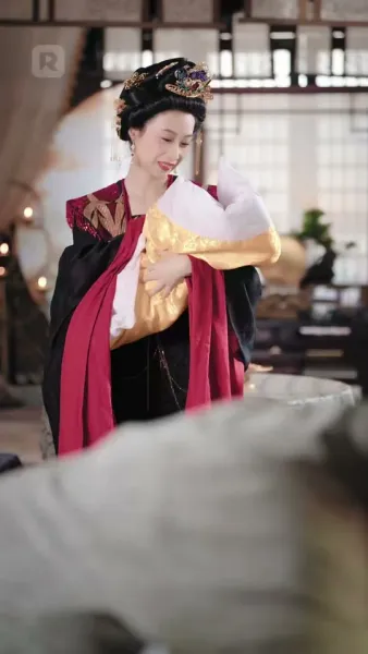 ผู้บงการหลังบัลลังก์