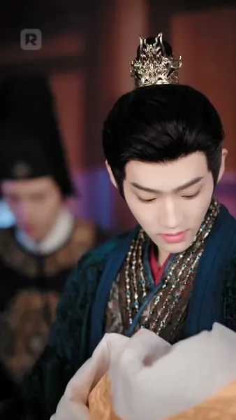 ผู้บงการหลังบัลลังก์