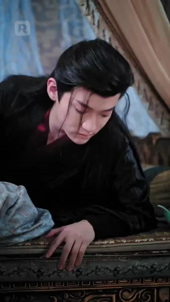 ผู้บงการหลังบัลลังก์