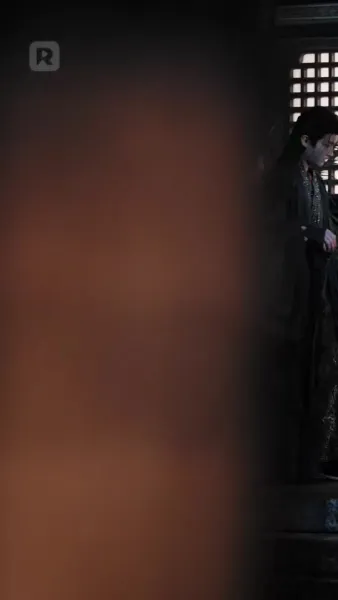 ผู้บงการหลังบัลลังก์