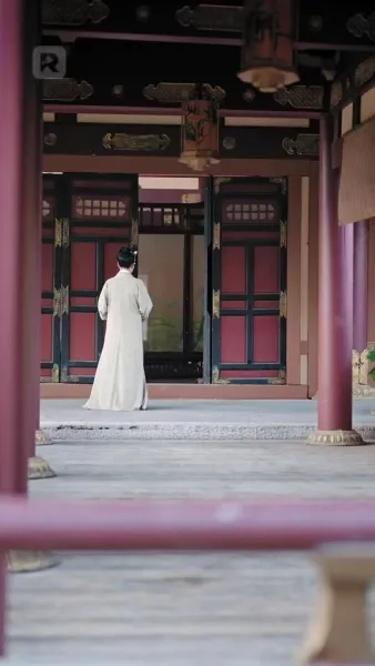 ผู้บงการหลังบัลลังก์