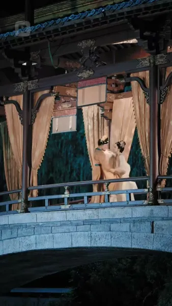 ผู้บงการหลังบัลลังก์