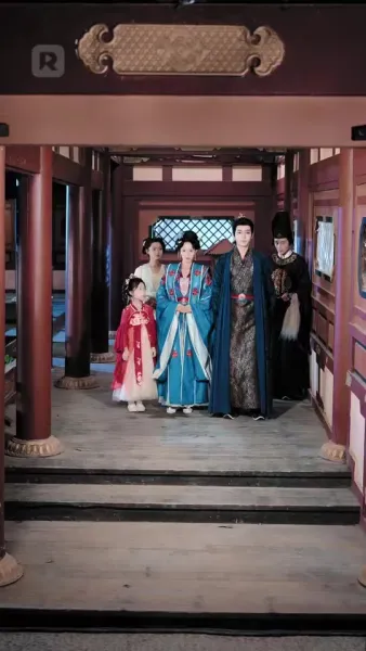 ผู้บงการหลังบัลลังก์