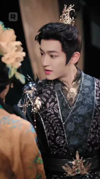 ผู้บงการหลังบัลลังก์