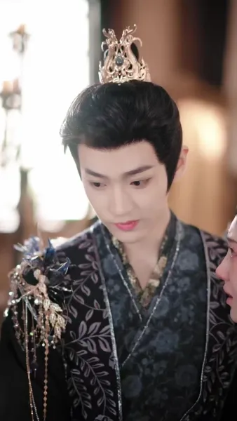 ผู้บงการหลังบัลลังก์