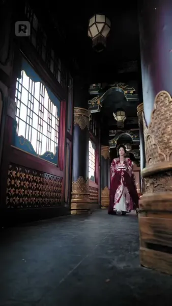 ผู้บงการหลังบัลลังก์