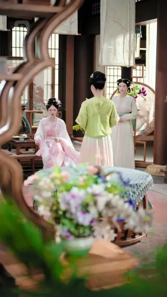 ผู้บงการหลังบัลลังก์