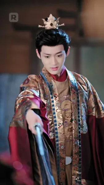 ผู้บงการหลังบัลลังก์