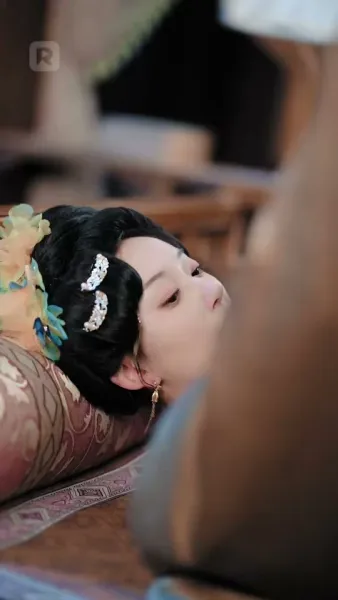 ผู้บงการหลังบัลลังก์