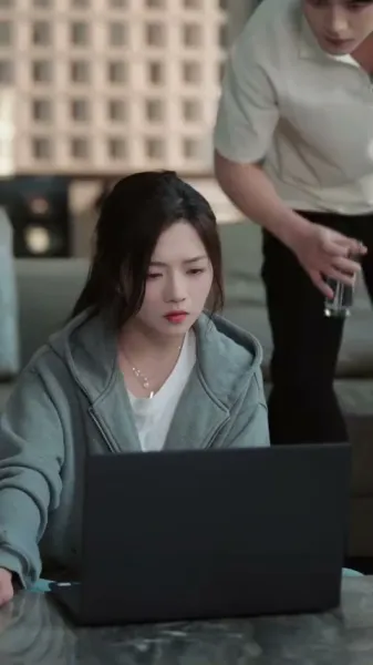 แม่บ้านสาวขโมยใจ