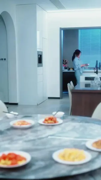 แม่บ้านสาวขโมยใจ