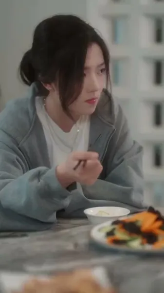 แม่บ้านสาวขโมยใจ