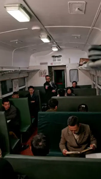 ผู้ถามที่เงียบงัน ลมใบไม้ผลิกับคำถามที่ไม่มีคำตอบ