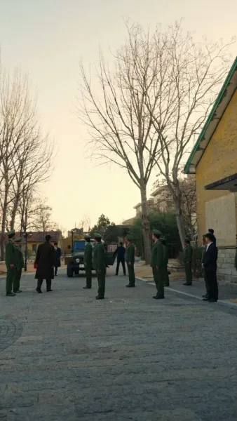 ผู้ถามที่เงียบงัน ลมใบไม้ผลิกับคำถามที่ไม่มีคำตอบ