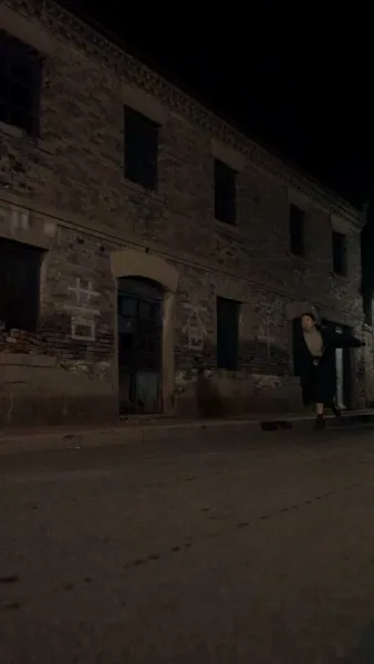 ผู้ถามที่เงียบงัน ลมใบไม้ผลิกับคำถามที่ไม่มีคำตอบ