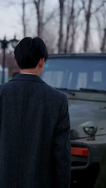 ผู้ถามที่เงียบงัน ลมใบไม้ผลิกับคำถามที่ไม่มีคำตอบ